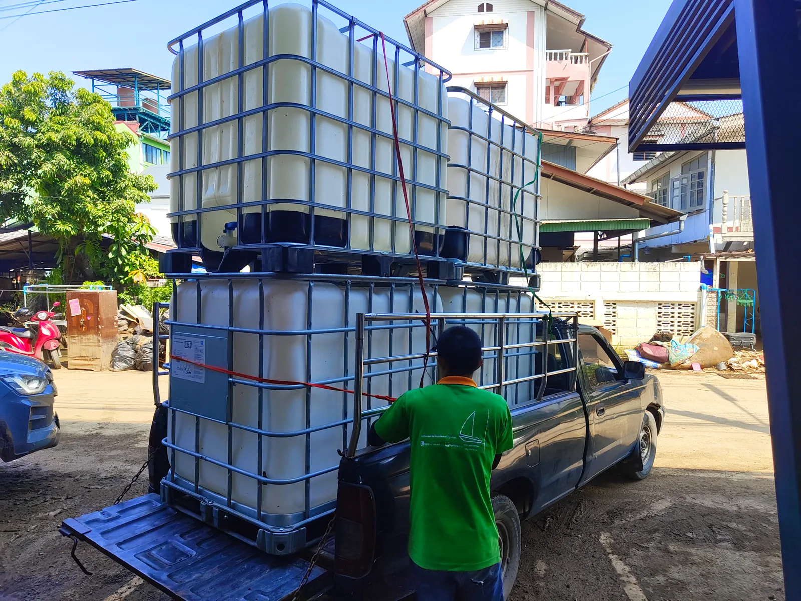 IBC tanks arriving by truck