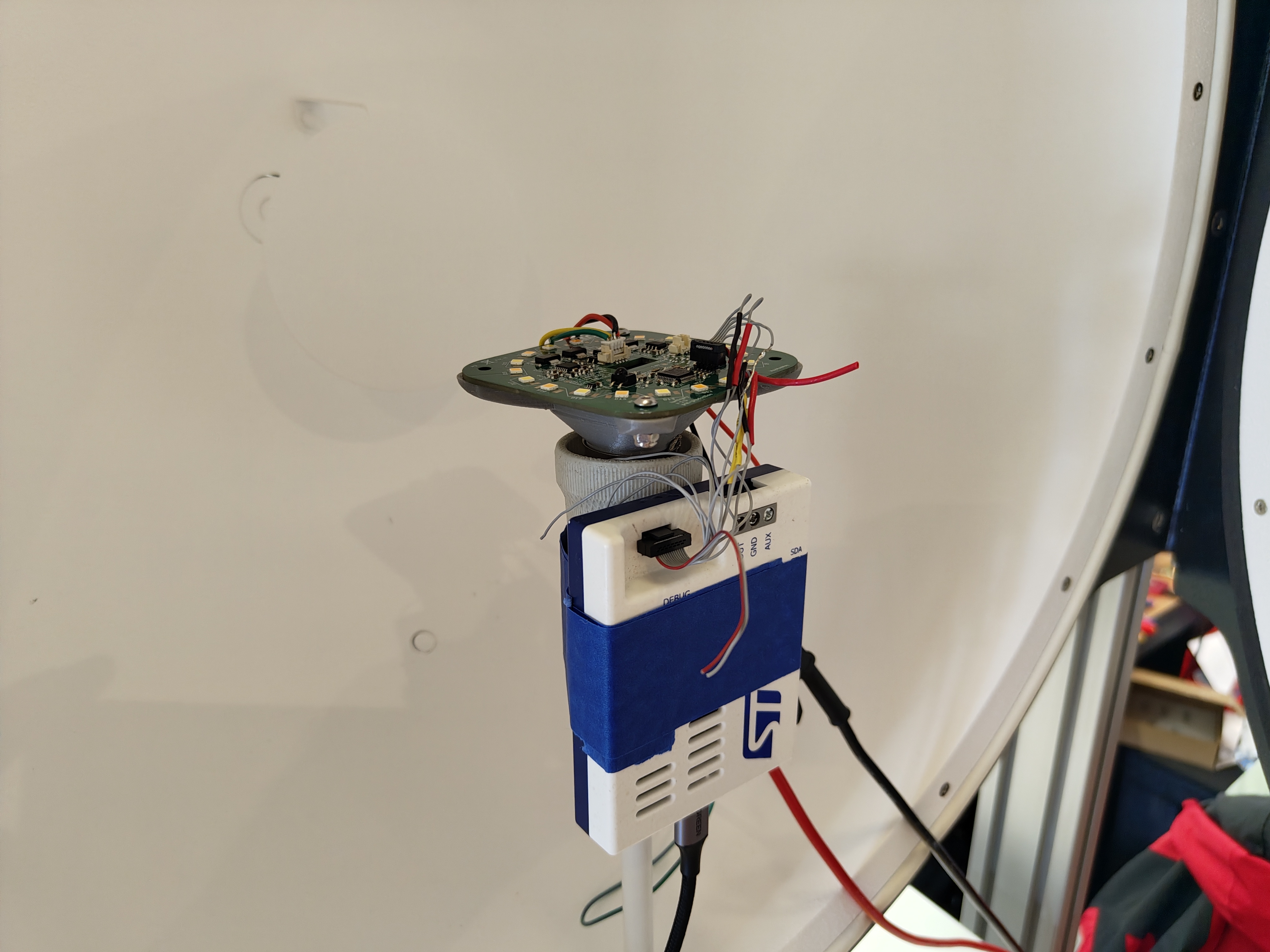 Lamp prototype inside the integrating sphere